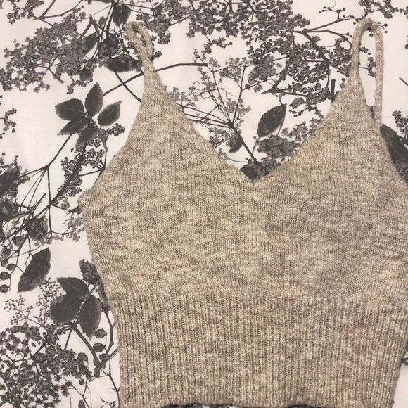 Urban Behavior Tops - Cream colour crop top Urban Behavior Tops - Cream colour crop top